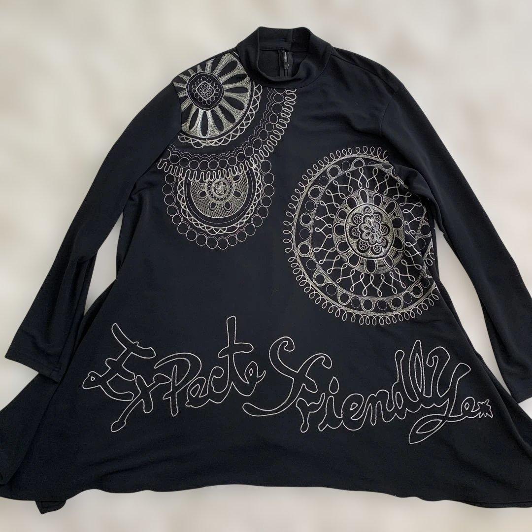 トクコプルミエヴォル（TOKUKO 1er VOL）刺繍　チュニック　変形　花柄