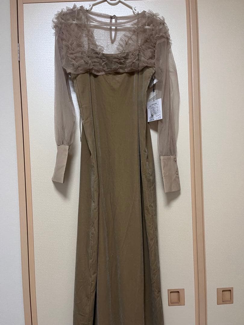 カプリシュレマージュ　チュールフリルベロアワンピース