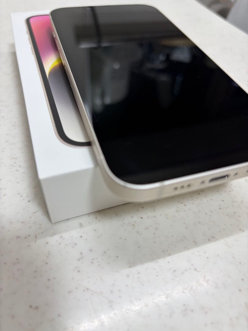 Apple iPhone 14ホワイト　128 本体 元箱付き