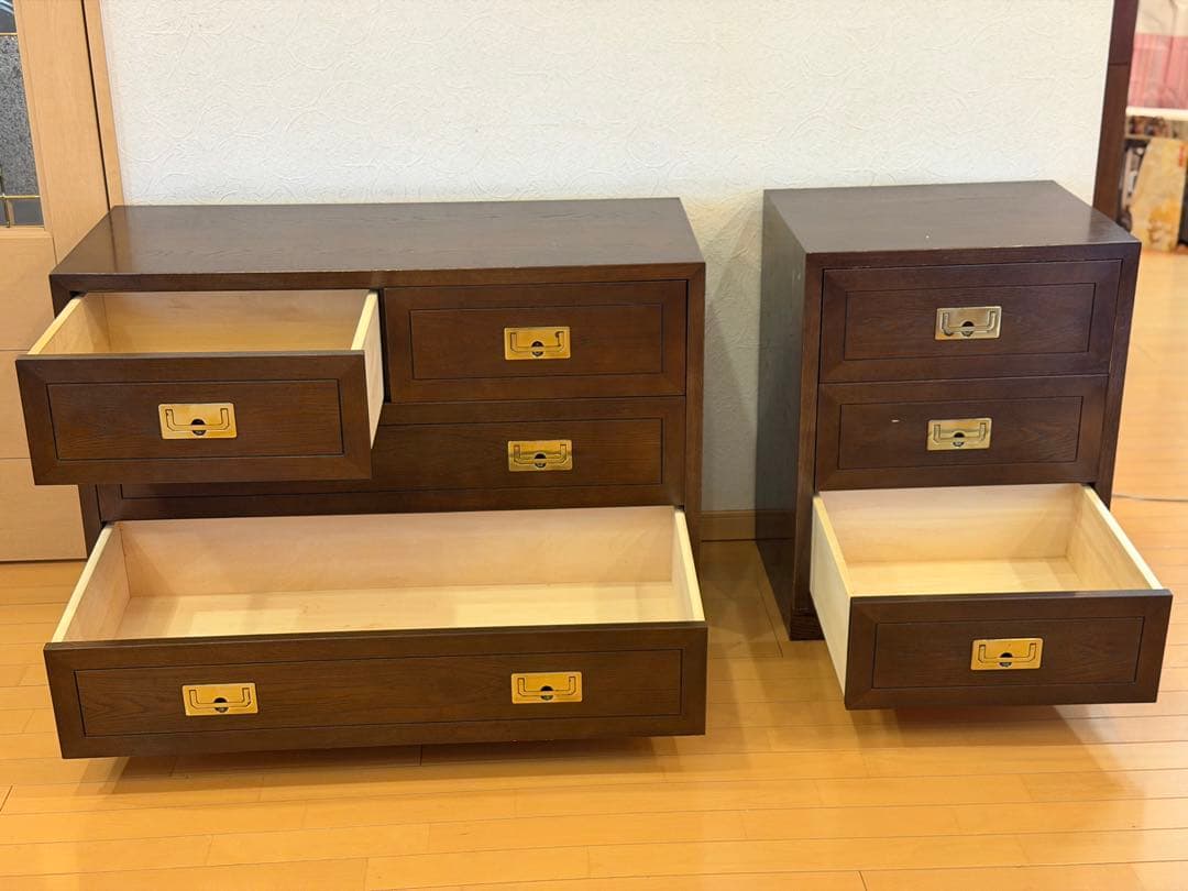 ドマーニ製 ダークブラウン木製アンティーク3段チェスト