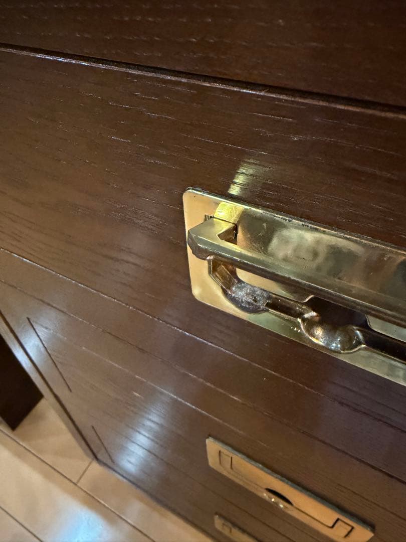 ドマーニ製 ダークブラウン木製アンティーク3段チェスト