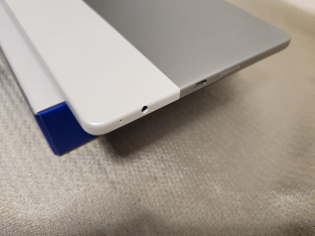 LAVIE Tab T10 T1055／EAS 使用回数20回程度 美品 箱付き