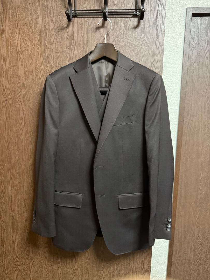 A6新品未使用！秋冬に最高！素敵なブラウン無地3ピーススーツ！希少サンプル品！