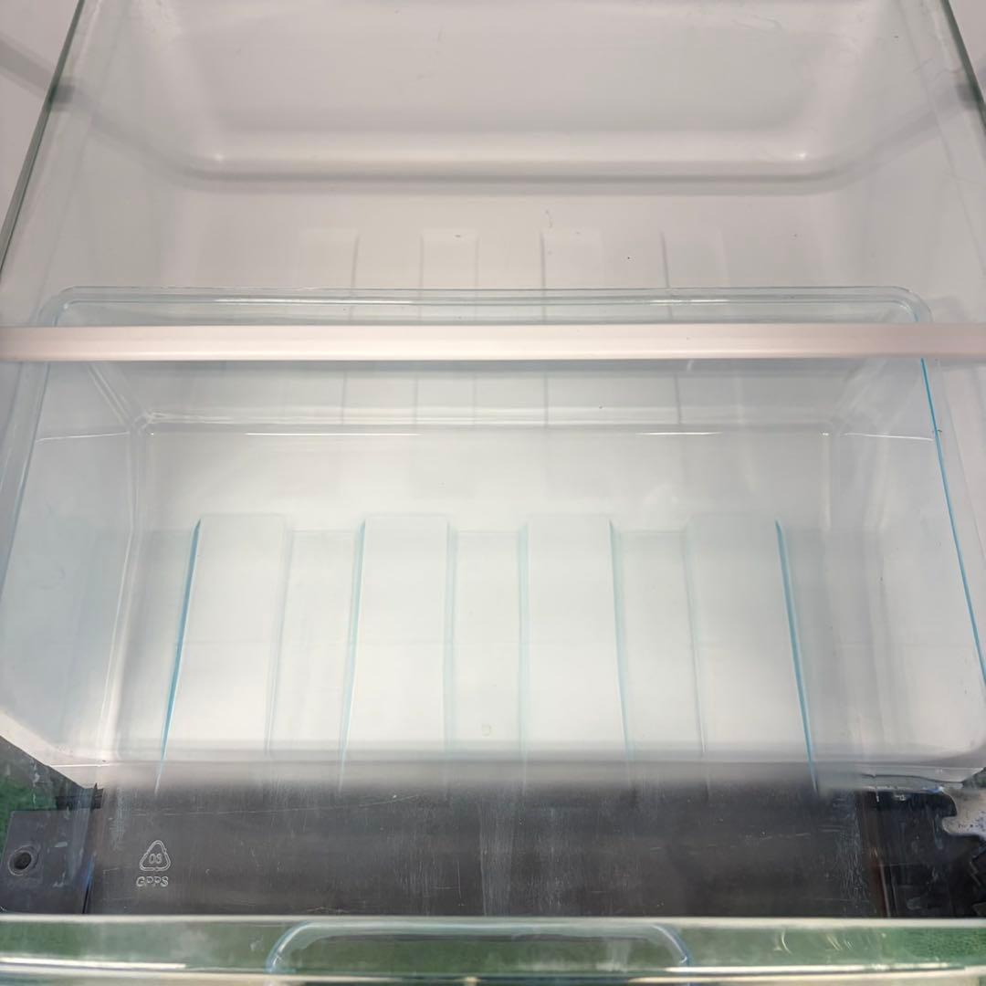 709 スリムデザイン　冷蔵庫　小型　200L弱　美品　一人暮らし　洗濯機も有