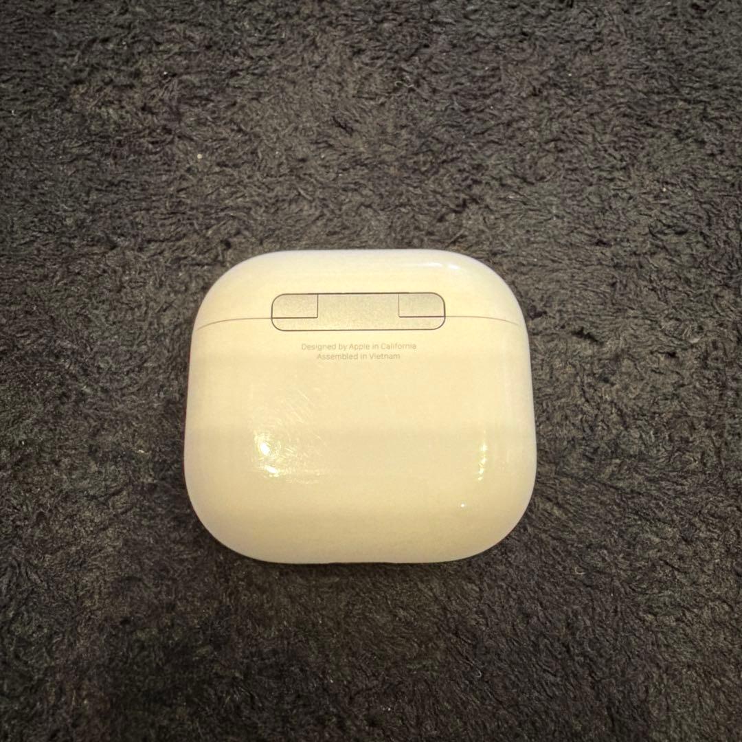 AirPods 4 本体 ケース　ホワイト　保証期間2026/11/29