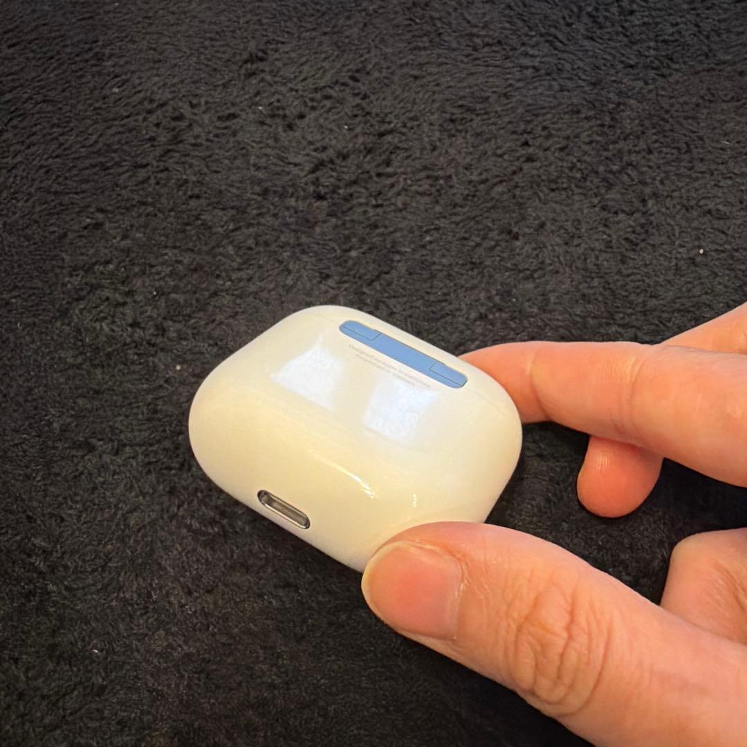 AirPods 4 本体 ケース　ホワイト　保証期間2026/11/29
