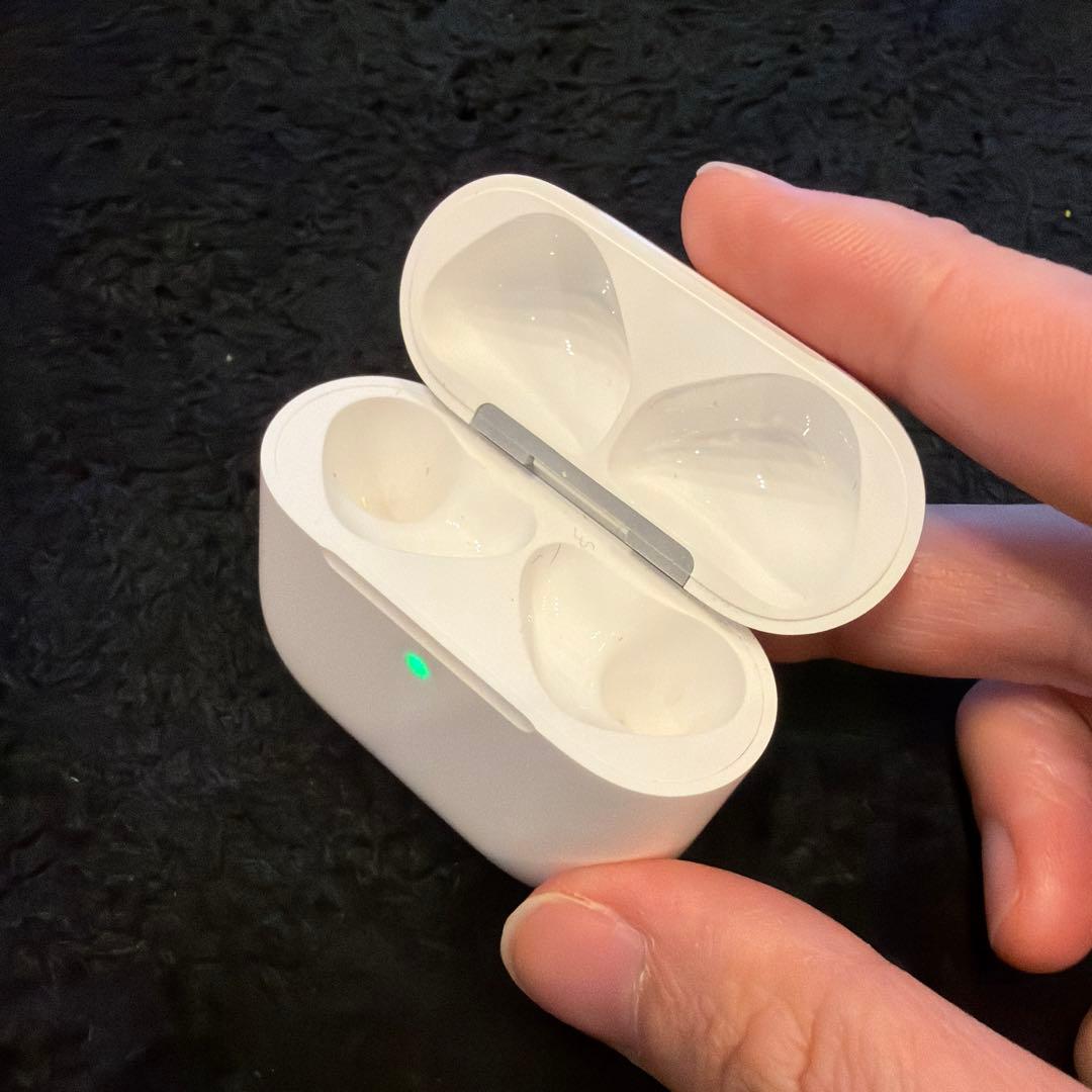 AirPods 4 本体 ケース　ホワイト　保証期間2026/11/29