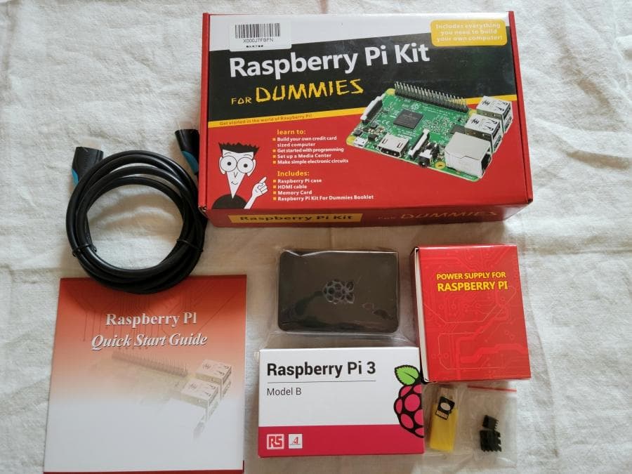 新品未使用　Raspberry Pi3 スターターキット・学習キット・カメラ・本