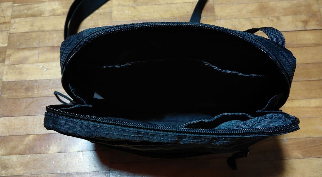 Supreme　シュプリーム　ショルダーバッグ　ブラック