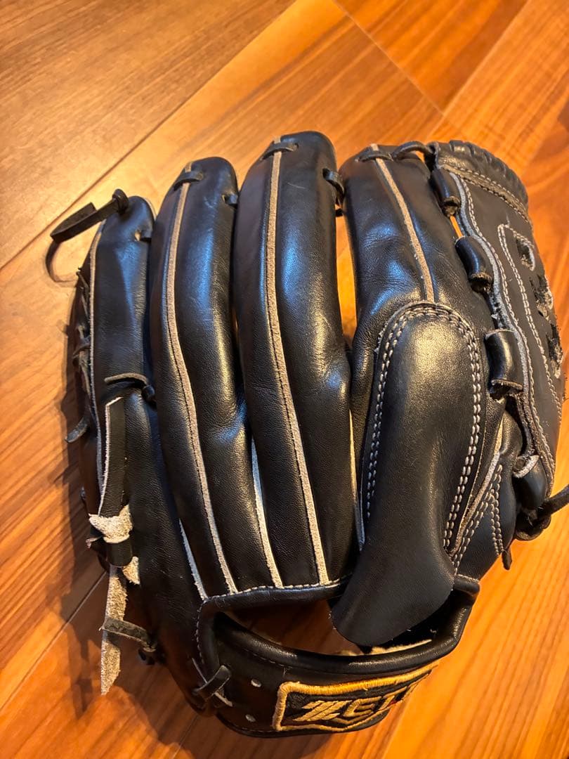 硬式グローブ　ゼット　投手用