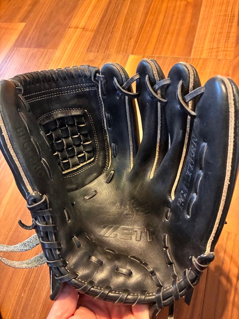 硬式グローブ　ゼット　投手用