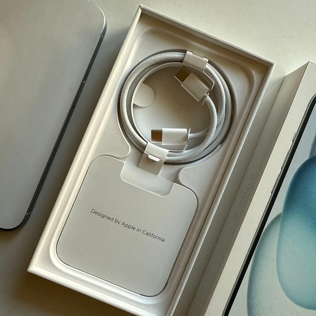 美品　Apple iPhone 15 ブルー128GB（SIMフリー)