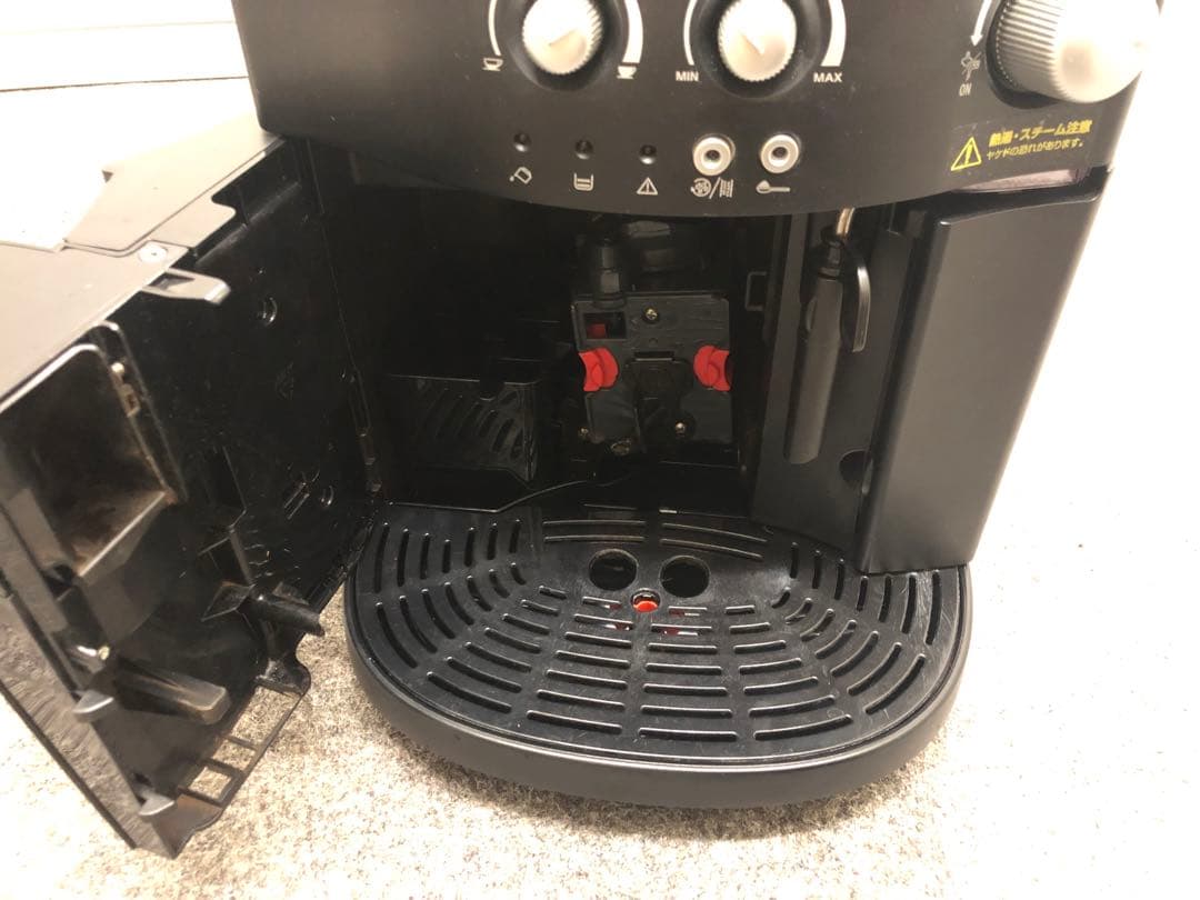 デロンギ　全自動コーヒーマシン　ESAM1000SJ