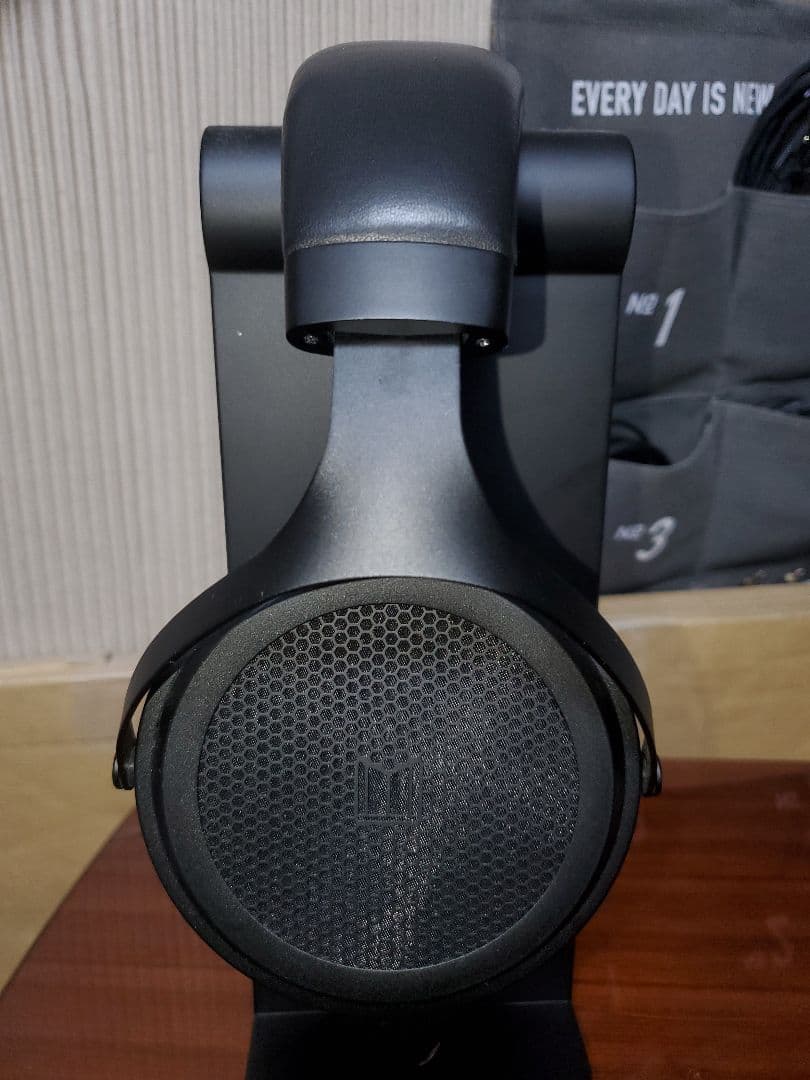 Monolith M1570　平面駆動ヘッドホン　バランスケーブル2種付き ド