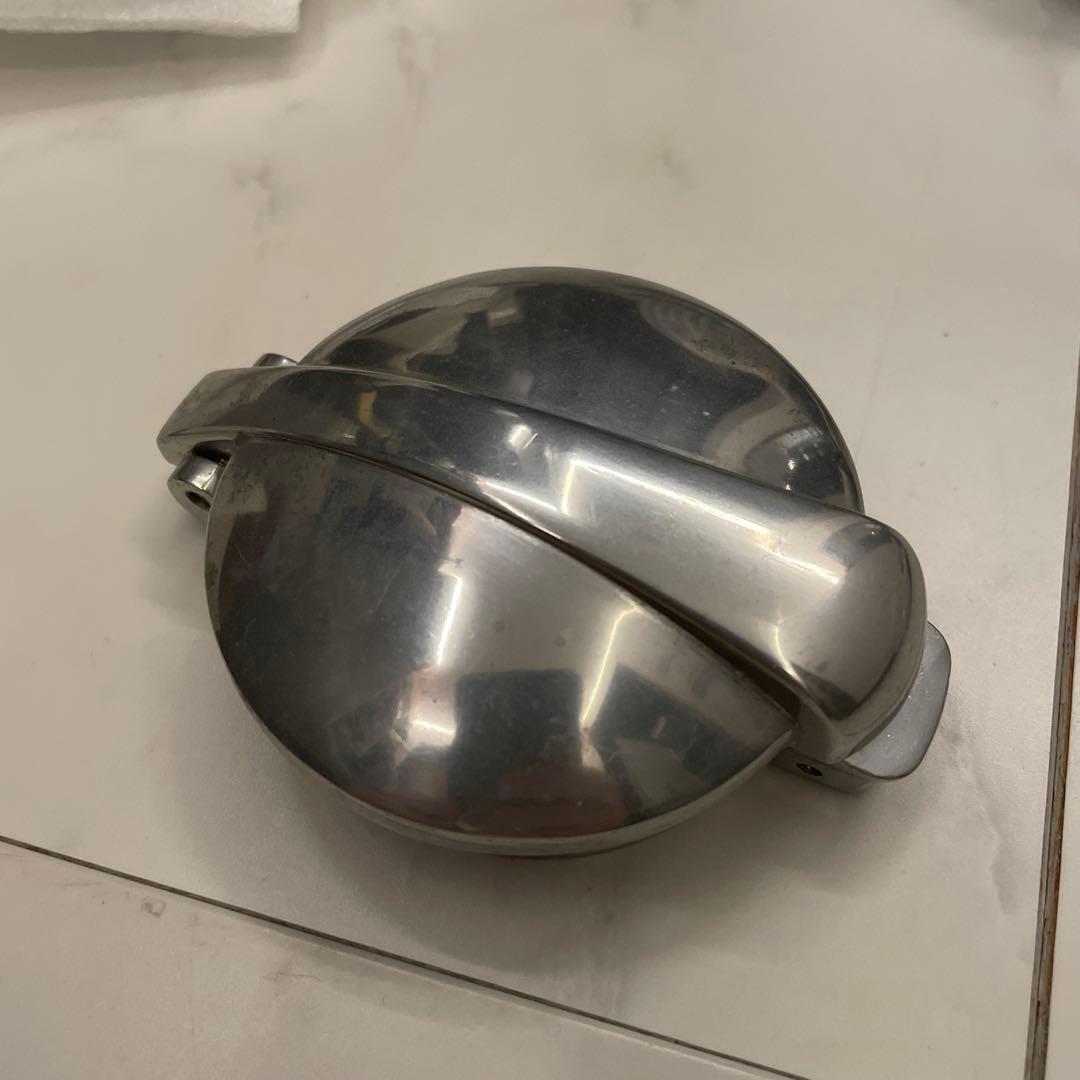 TRIUMPH タンクキャップ モートーン ボンネビル ボバー トライアンフ