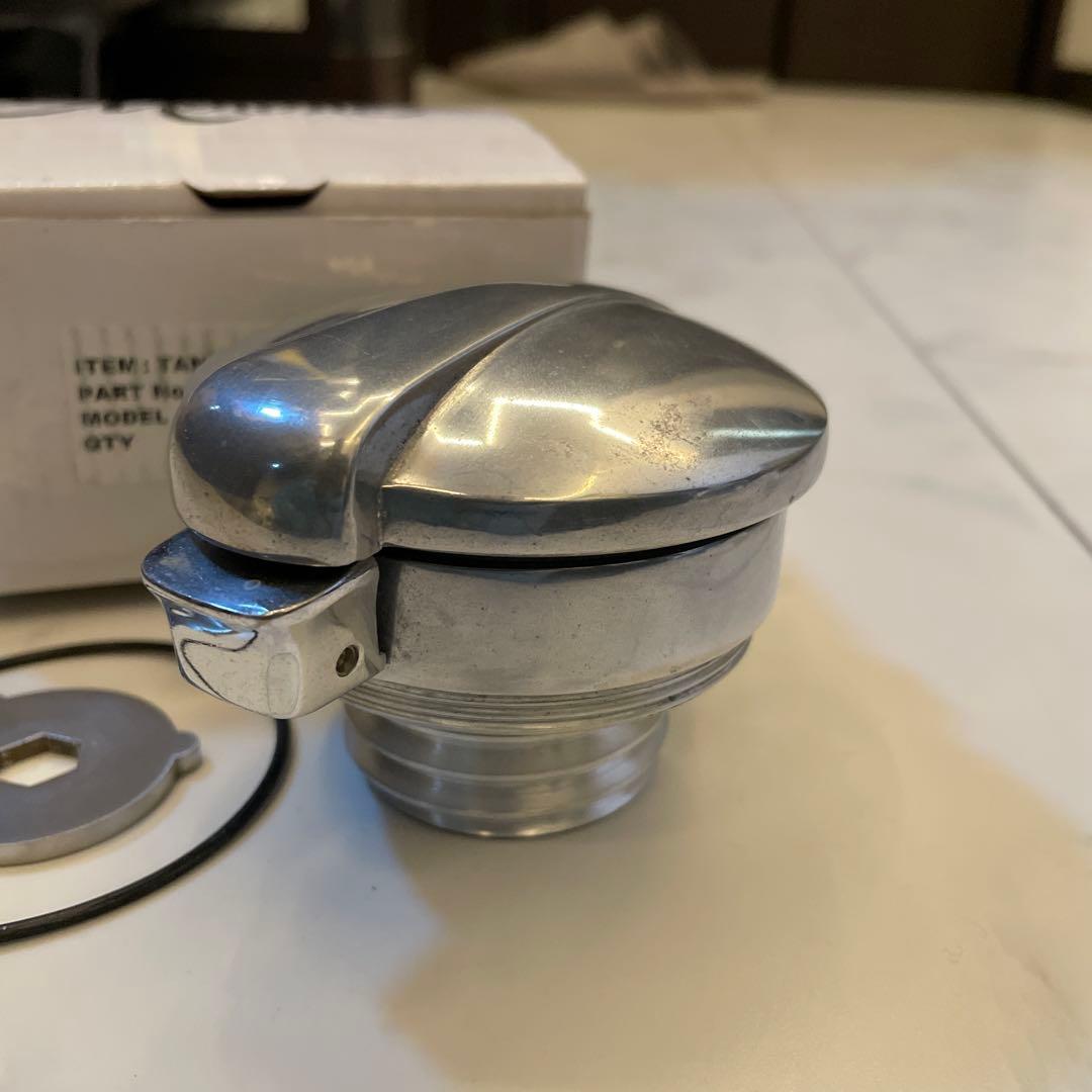 TRIUMPH タンクキャップ モートーン ボンネビル ボバー トライアンフ