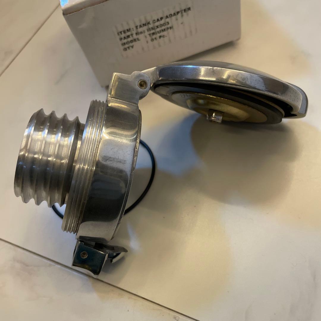 TRIUMPH タンクキャップ モートーン ボンネビル ボバー トライアンフ