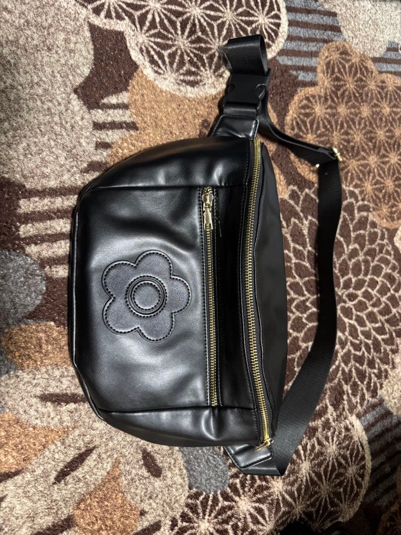 マリークワント　ブラックボディバッグ