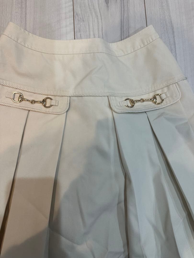 美品　Herlipto Pleated Mini Skirt ベージュ　S