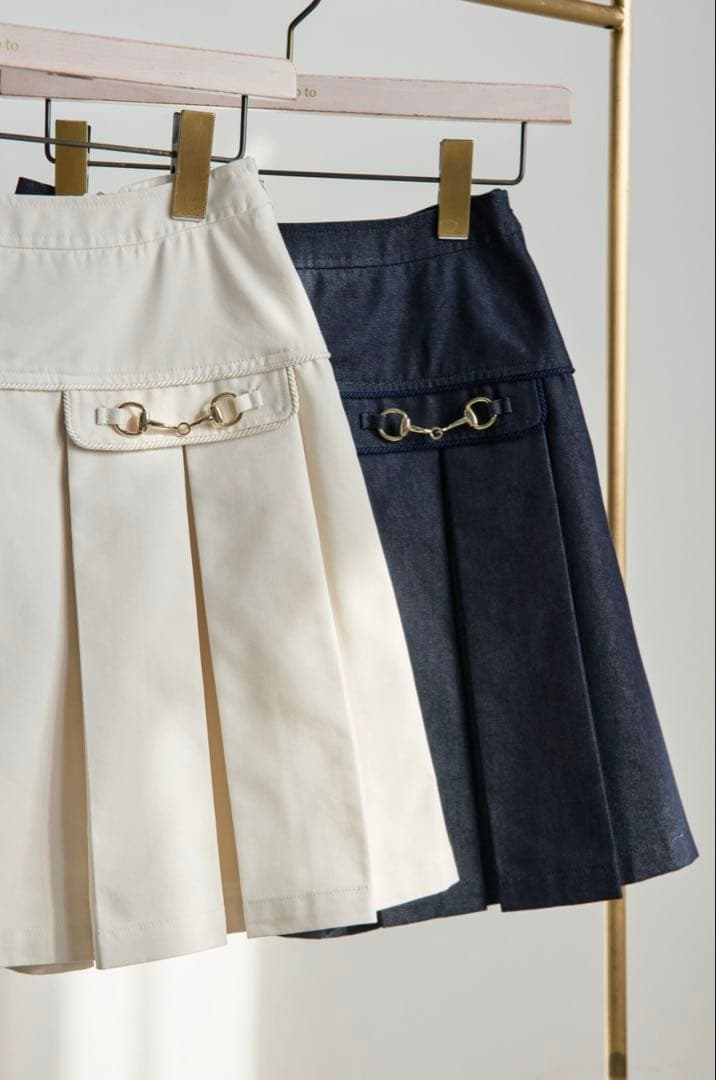 美品　Herlipto Pleated Mini Skirt ベージュ　S