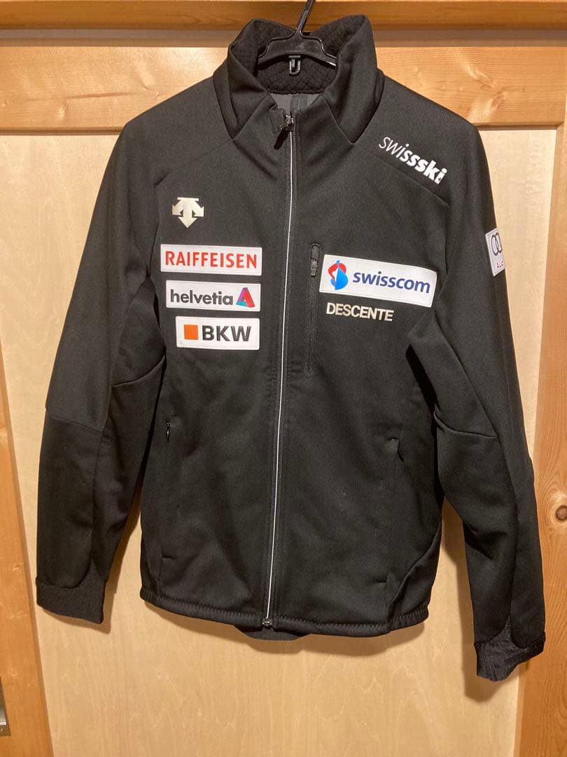 DESCENTE swiss ski team ミドラージャケット