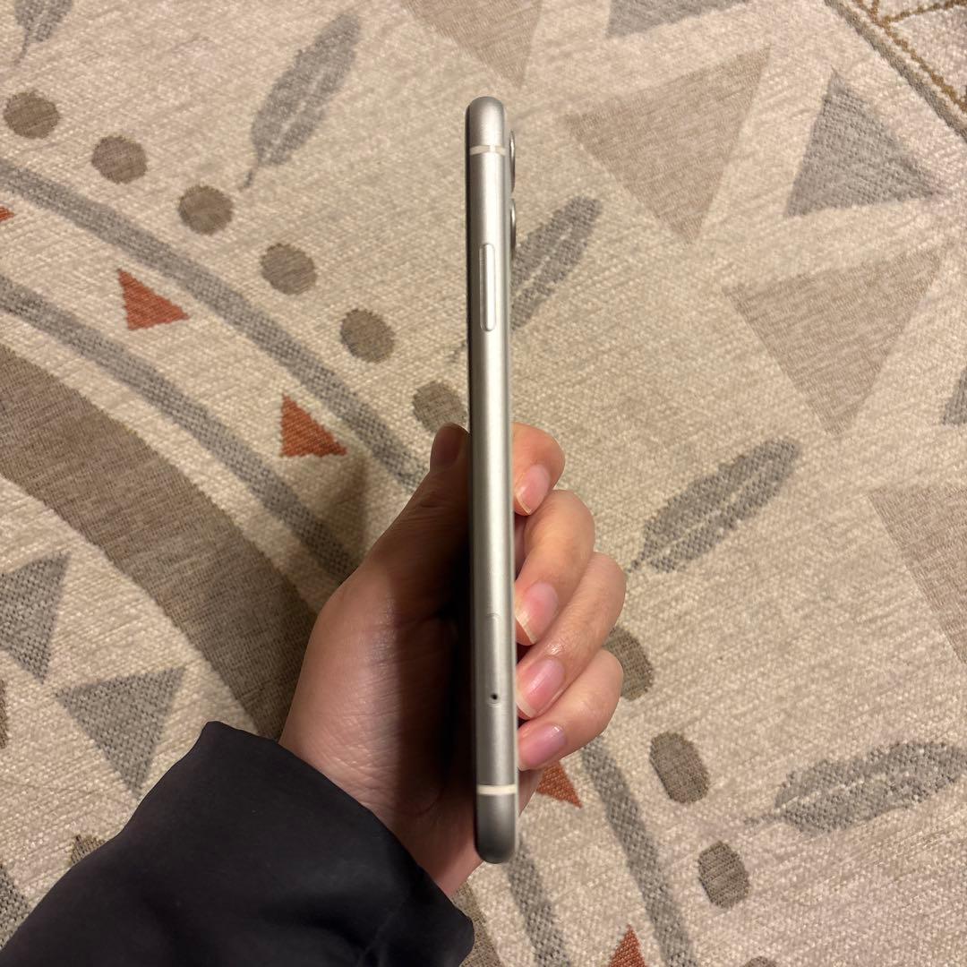 値下げ）Apple iPhone 11 ホワイト 画面にひびあり