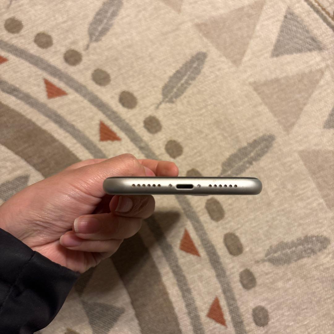 値下げ）Apple iPhone 11 ホワイト 画面にひびあり