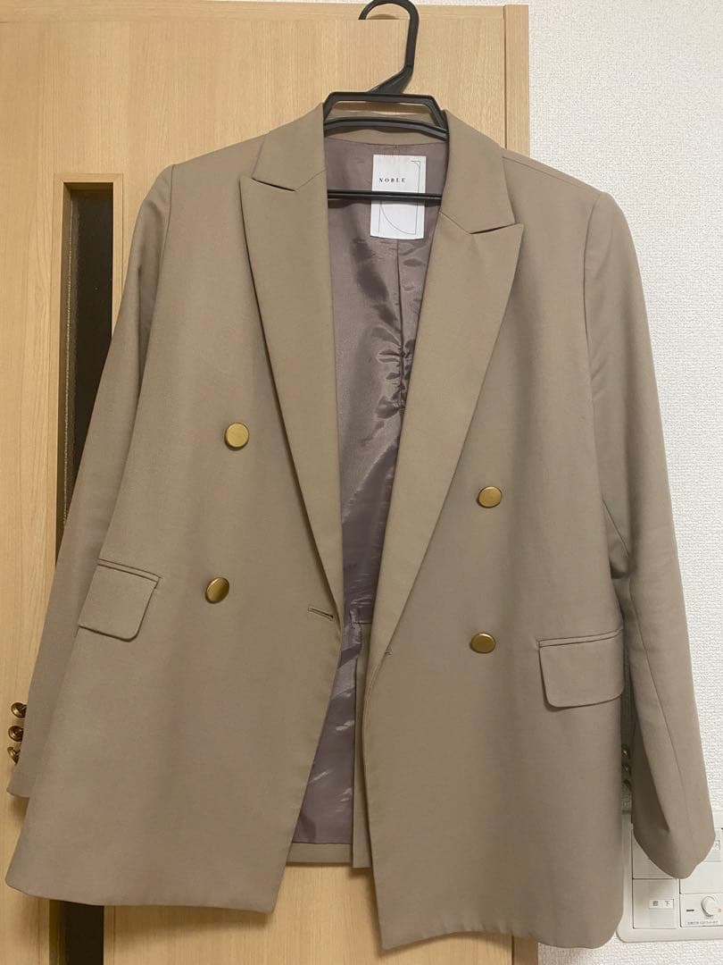 【NOBLE】ピークドラペルジャケット （ベージュ ）