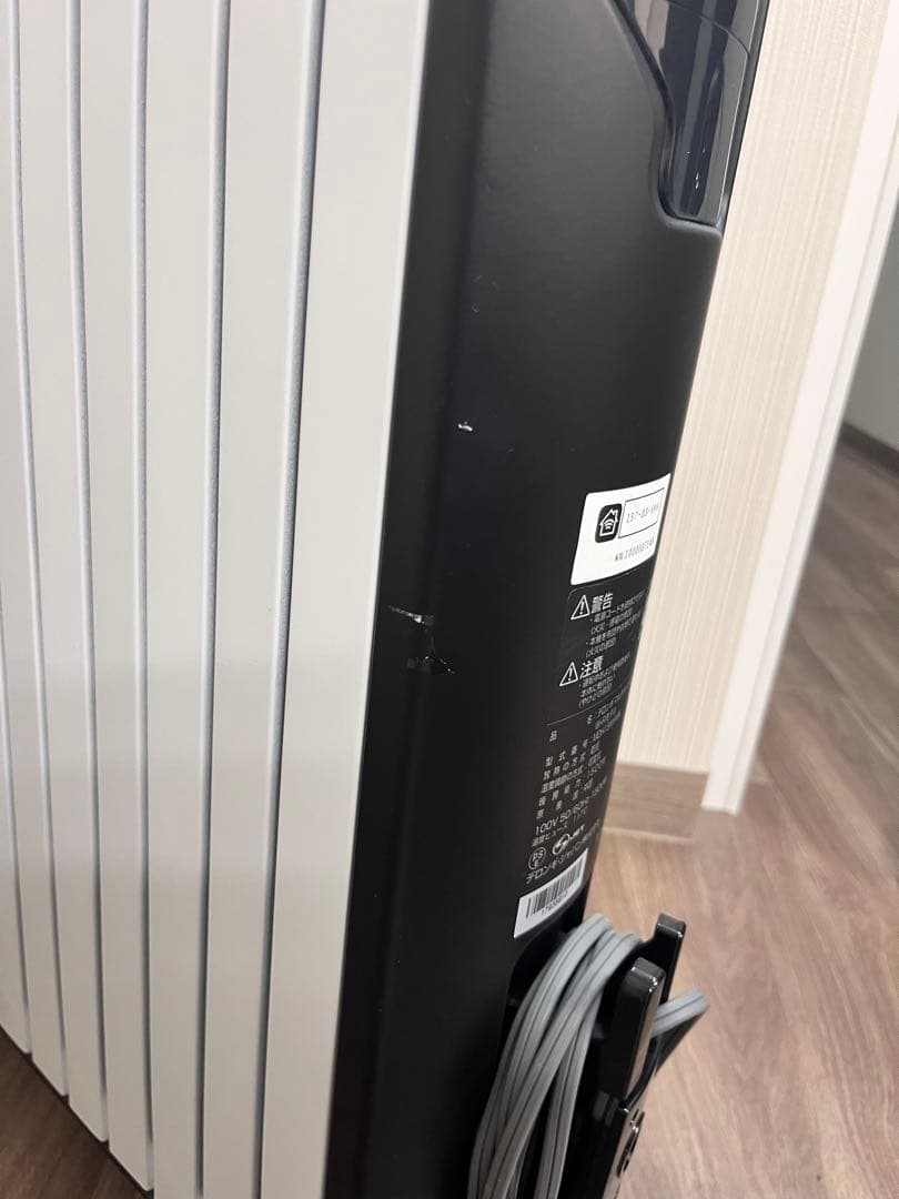 しゃんしゃんさま専用　デロンギ　デジタル表示 電気ヒーター ホワイト/ブラック