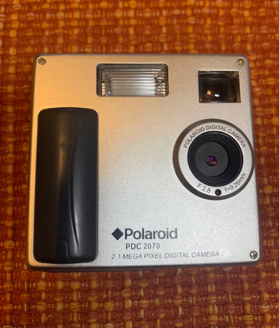 完動品　Polaroid PDC 2070 デジタルカメラ 2.1メガピクセル