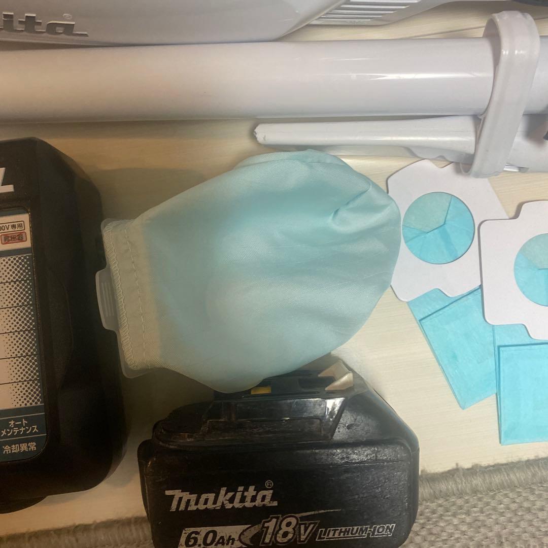 マキタ　充電式クリーナ　CL285FD