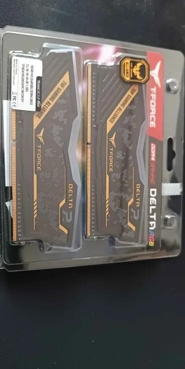 メモリー T-FORCE RGB DDR4 2933Mhz 8GBx4