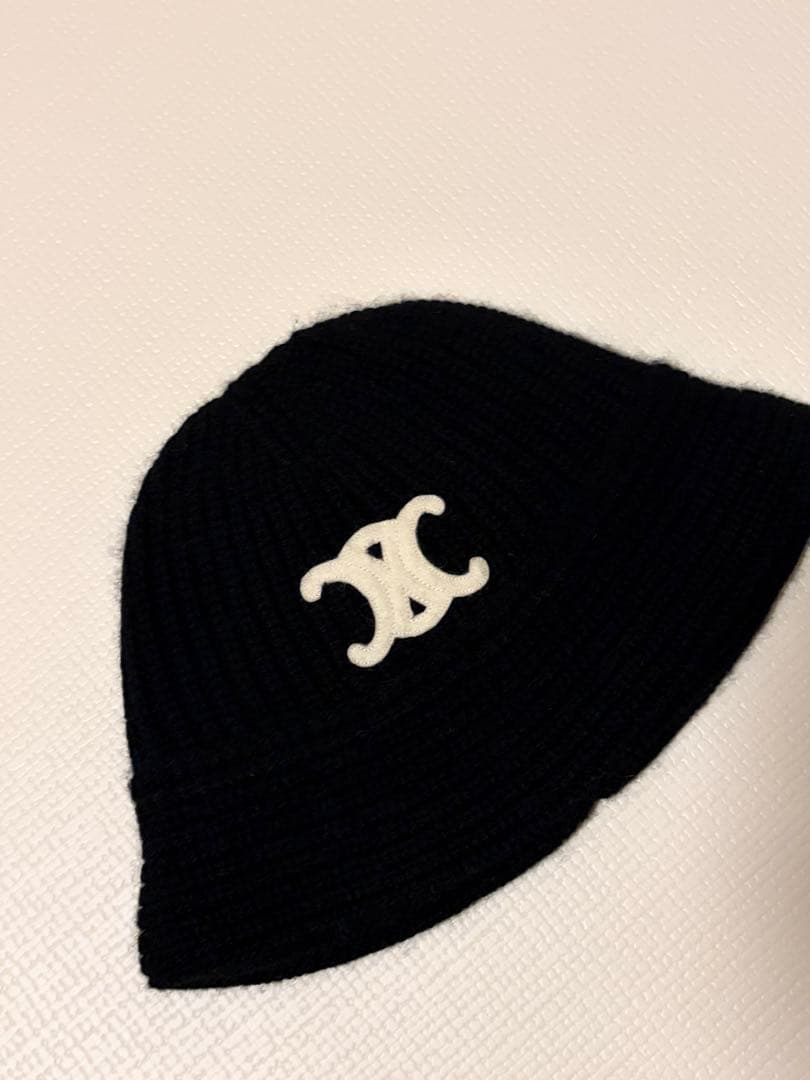 セリーヌ トリオンフ ニット帽 クロシェバケットハット ブラック