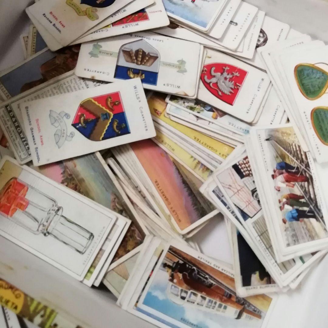 葉巻の木箱にいっぱいのシガレットカード他♡　ビンテージ海外紙モノ