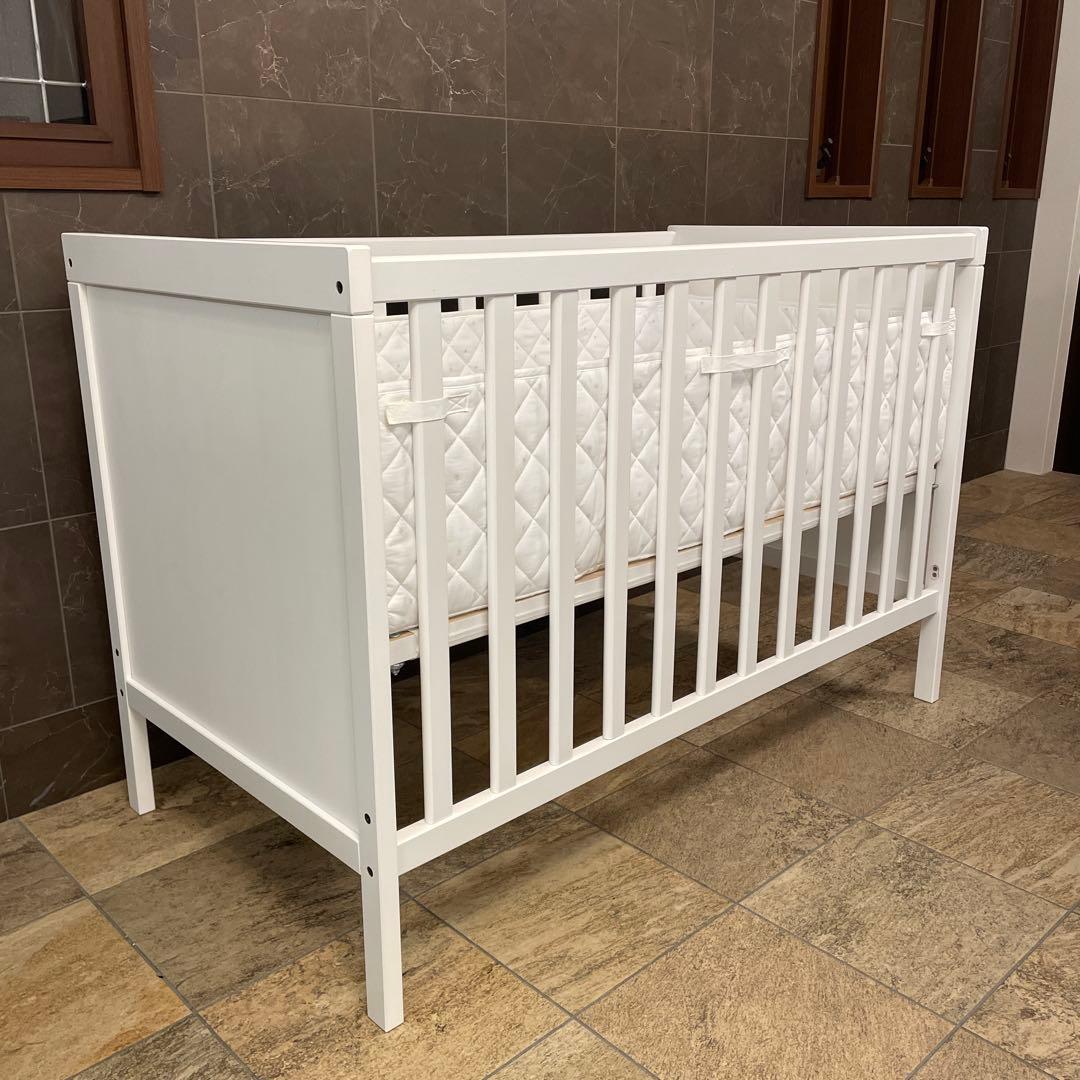 ベビーベッド⭐︎イケア　SUNDVIK マットレス、ベッドバンパー、シーツセット