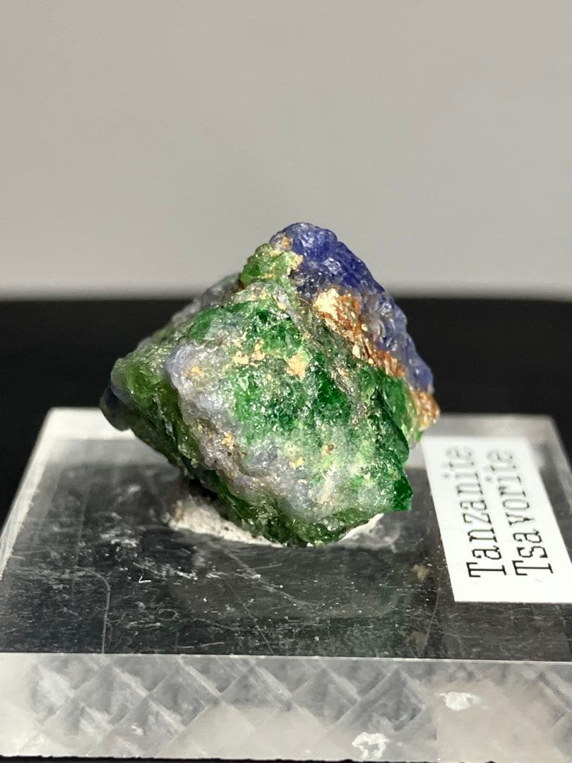 【希産！】タンザナイトon ツァボライトガーネット 共生 Tanzania 産