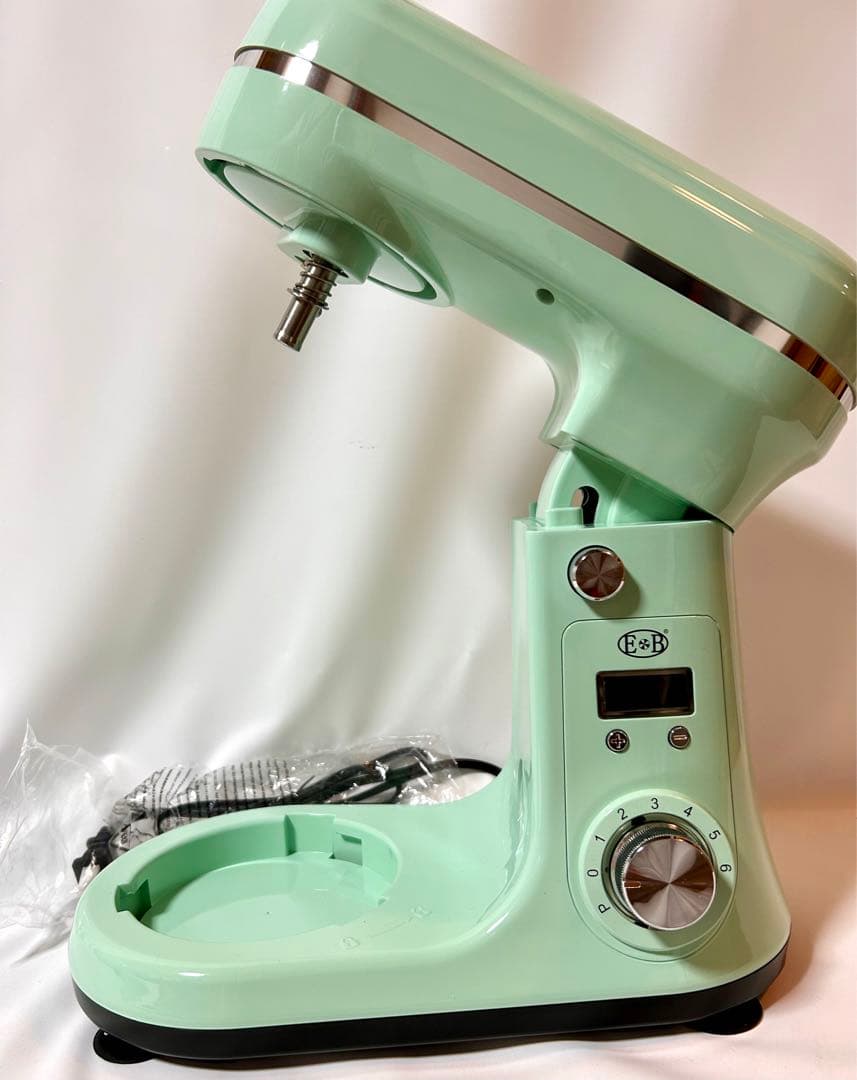 スタンドミキサー 6L大容量 三種類アタッチメント付き六段階速度調節 一台三役