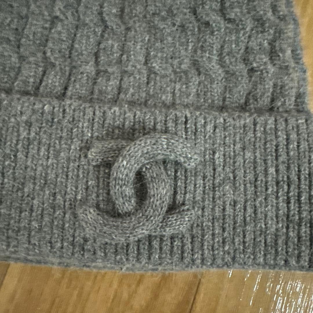 CHANEL グレー ポンポン付き ニット帽