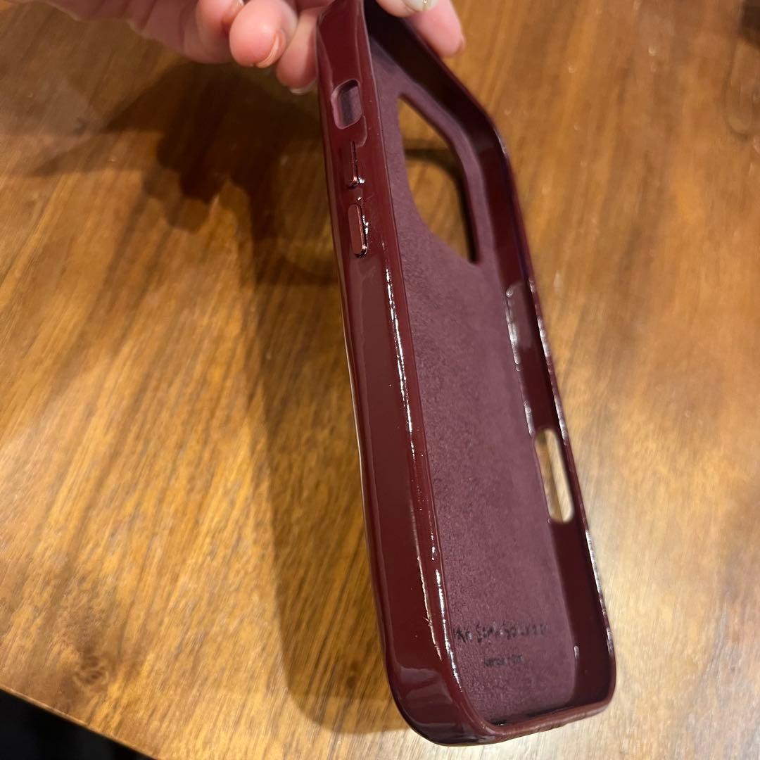 【urban sophistication】iPhone16Proダークチェリー