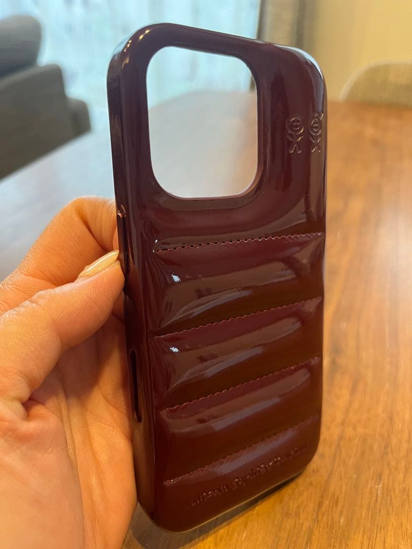 【urban sophistication】iPhone16Proダークチェリー