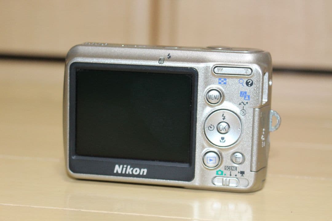 【激レア】Nikon ニコン COOLPIX L6 箱付き・電池・SD付属