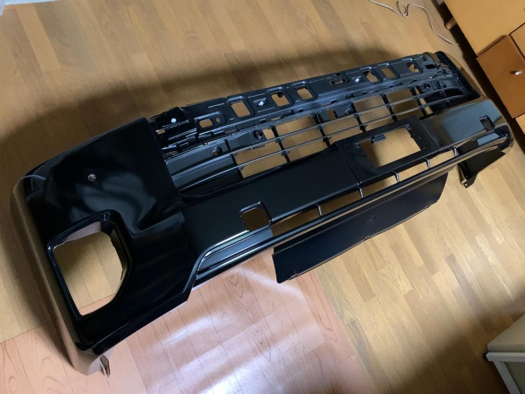 26-095 新車外し 200系ハイエース 8型 ワイド 純正 フロントバンパー