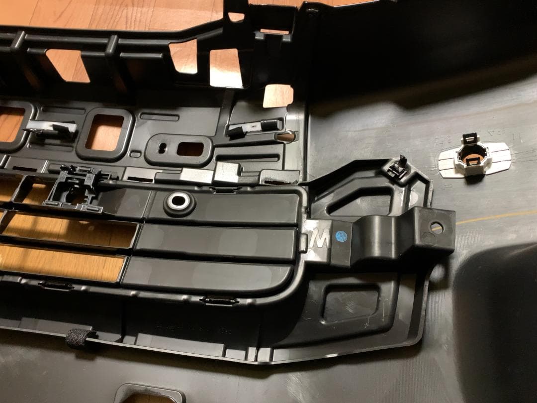 26-095 新車外し 200系ハイエース 8型 ワイド 純正 フロントバンパー