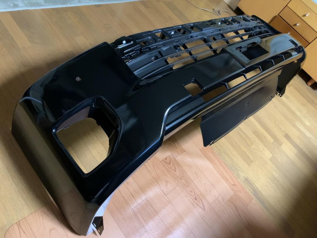 26-095 新車外し 200系ハイエース 8型 ワイド 純正 フロントバンパー