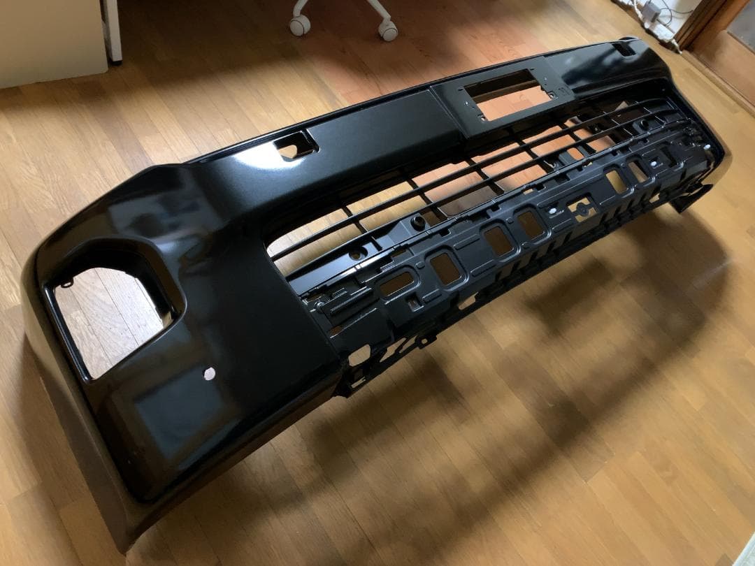 26-095 新車外し 200系ハイエース 8型 ワイド 純正 フロントバンパー