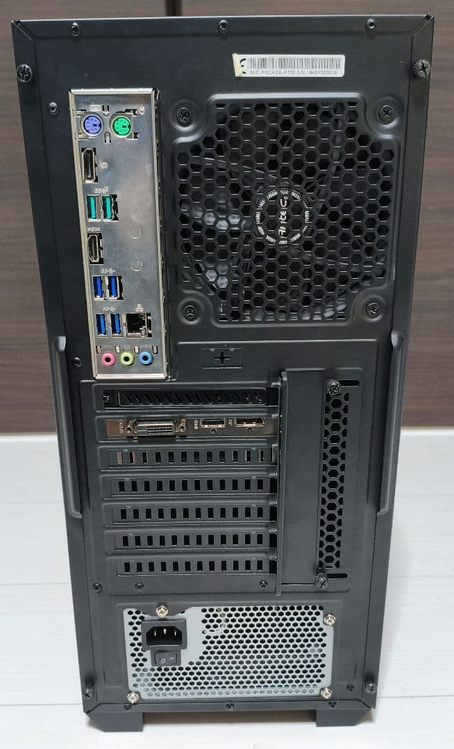 デスクトップPC　i3 8100、GTX1650搭載