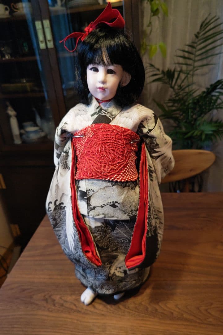 日本の伝統的な陶器製人形