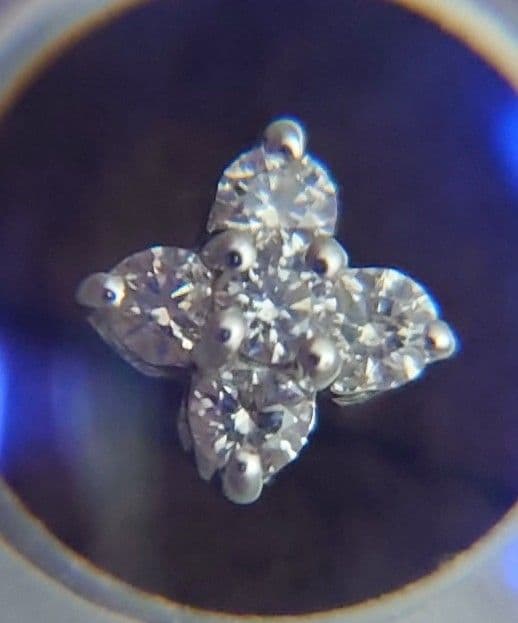 K18WG 片耳ピアス　ダイヤモンド5石アグライア　0.15カラット　松坂屋購入