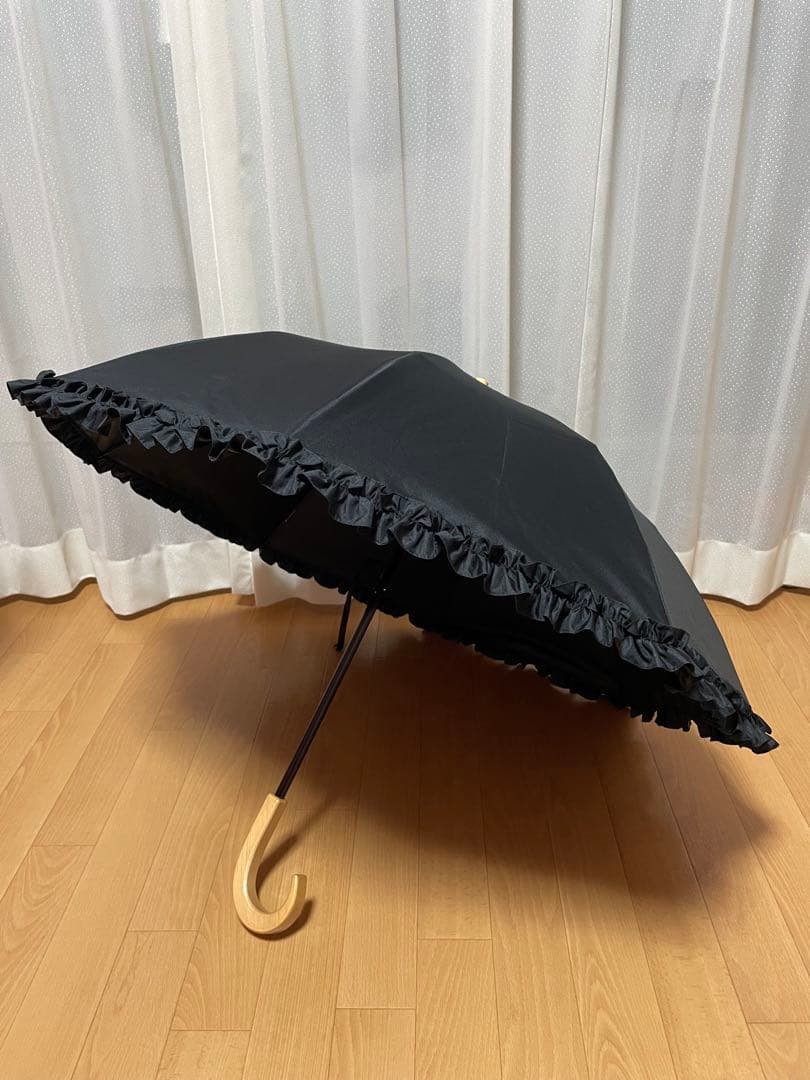 サンバリア100 折りたたみ日傘 2段折 フリル ブラック 木曲がり手元