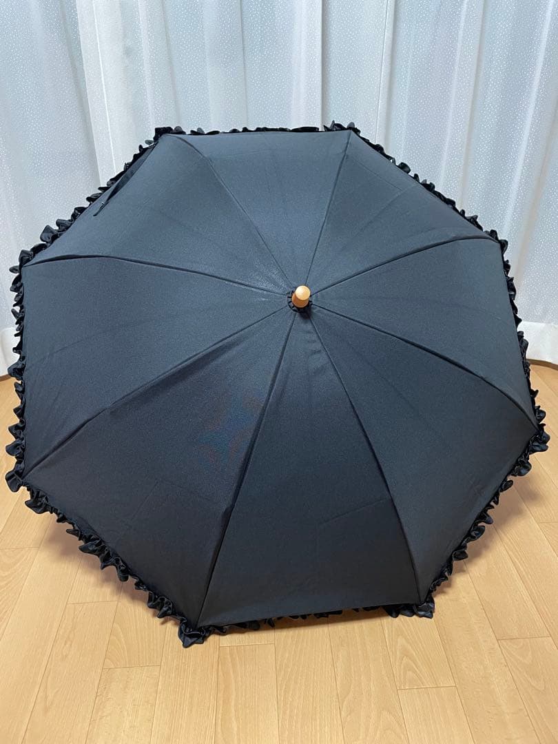 サンバリア100 折りたたみ日傘 2段折 フリル ブラック 木曲がり手元